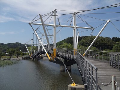 横断橋はどういう形式なのでしょうか