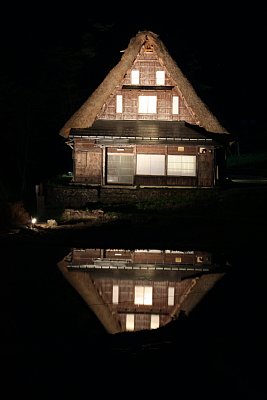 逆さ合掌 民宿 長ヨ門