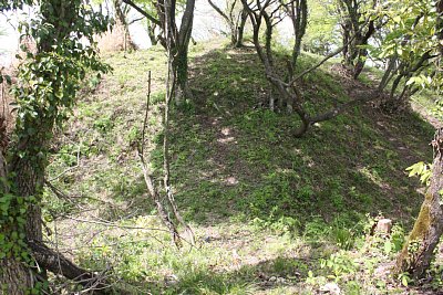 南側の尾根との土橋