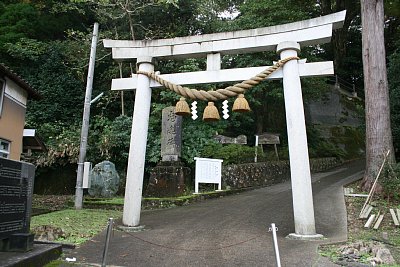 阿尾城入口の鳥居