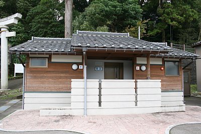 阿尾城駐車場にはトイレがあります