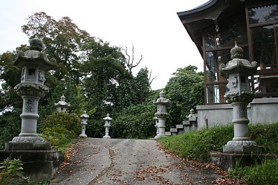 榊葉乎布神社は独立した曲輪にあります