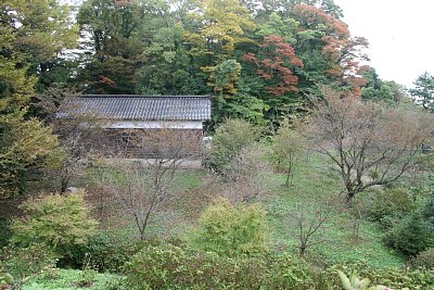 榊葉乎布神社から見た三の丸全景