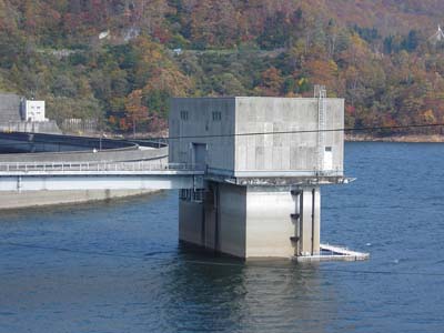 減勢工と導流部