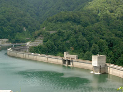 上流側から堤体全景