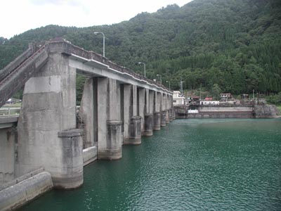 浅井田ダム全景
