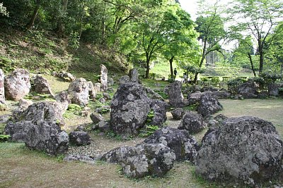 湯殿跡庭園には水がないのです