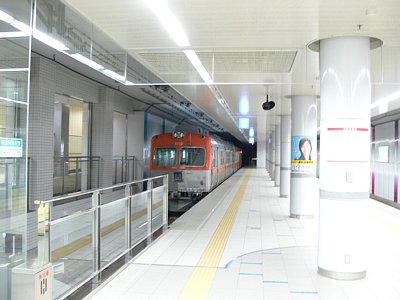 北鉄金沢駅ホーム