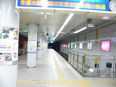 北鉄金沢駅ホーム