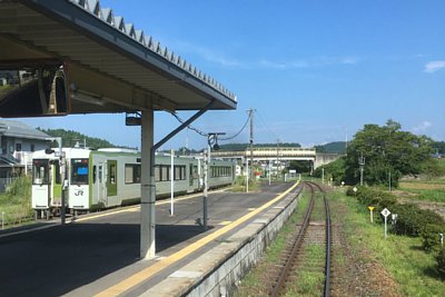 キハ112形気動車が到着