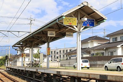 ホームは結構急ごしらえです