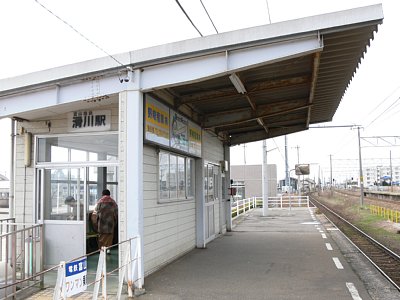 滑川駅はＪＲ北陸本線との乗換駅です