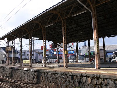 電鉄黒部駅ホーム