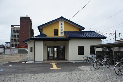 中滑川駅は地鉄本線の特急が停車します