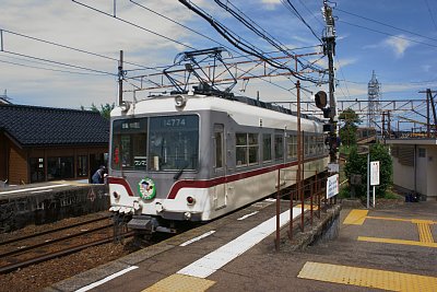 14774電車が寺田駅を発車しました