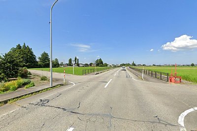 南富山駅方面を見る