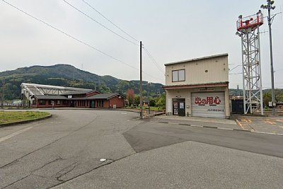駅舎は国鉄の建物とは別でホームに接していた
