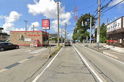 右側の店がある場所に駅がありました
