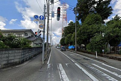 南富山駅方面を見る