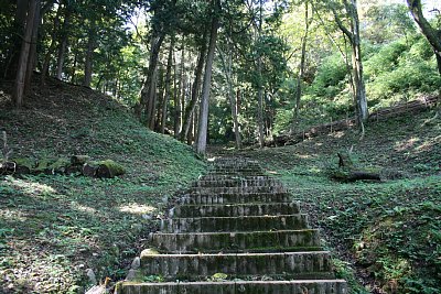 階段はけっこう急です