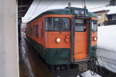 普通列車が到着しています