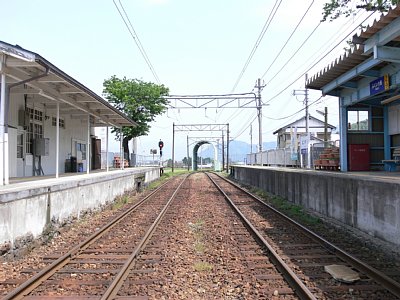 相対式ホームにシェルター