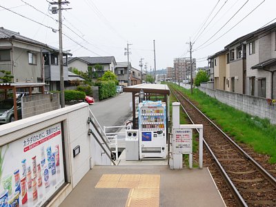 福井方面側の入口付近に自販機がある。