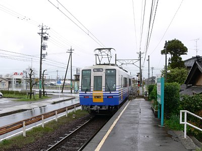 福井方面に向かう5001形電車