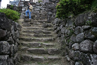 武者登りは駕籠道よりも狭く急です