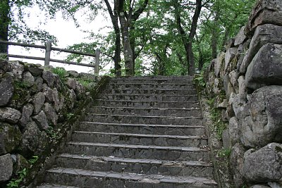 本丸南側の曲輪への近道