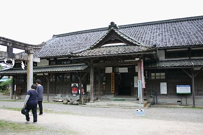 大野市民俗資料館は旧大野治安裁判所の建物です