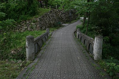 橋の下が空堀です