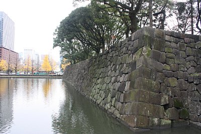 和田倉濠と石垣