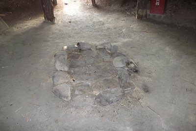 第一号住居跡の石組炉