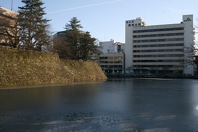 福井城内堀はすごく広い幅を持っています