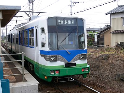 上鯖江駅に停車する770形電車