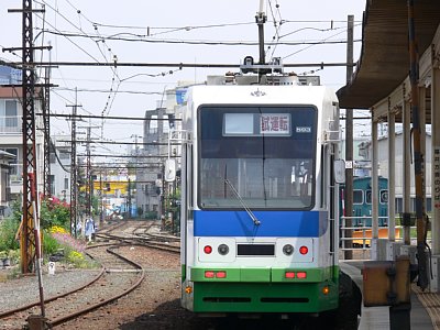 福井新駅に停車する800系電車