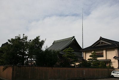 福光城の隣には本願寺西別院があります