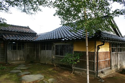 栖霞園は慶応年間に城跡に建てられた