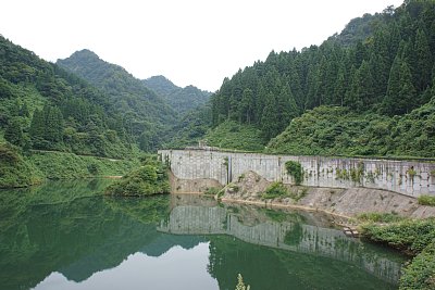 ダム湖はさほど大きくないです