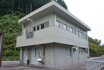 管理棟