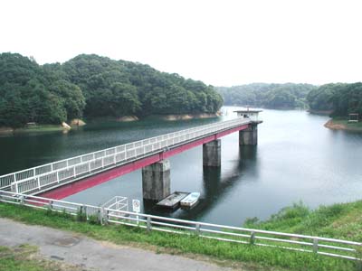 古洞池と主水塔