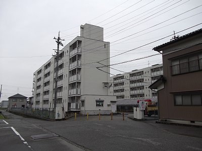 雇用促進住宅付近が郭跡です