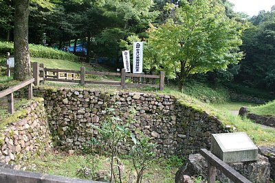 信長公居館跡石垣