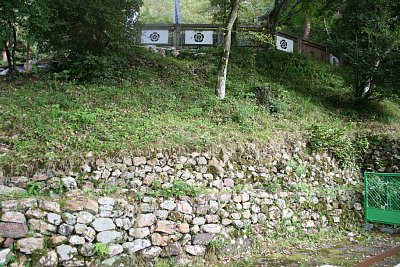 信長公居館跡石垣