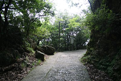 上格子門跡