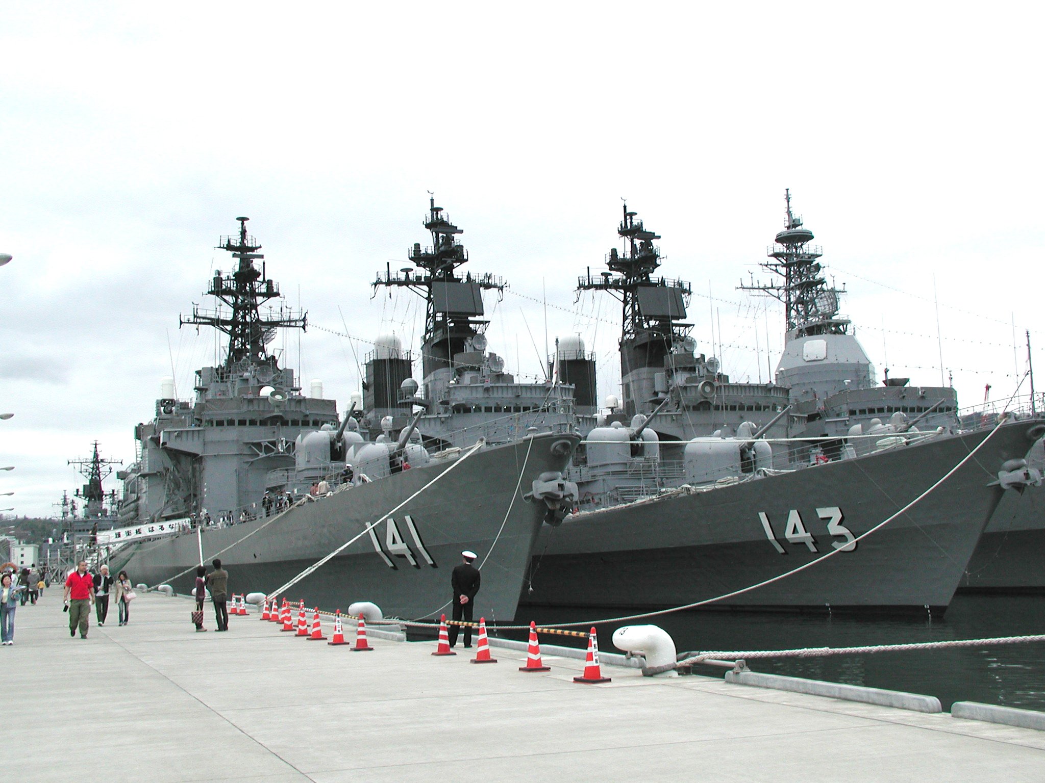 護衛艦はるな 超豪華 退役記念アルバム、うちわセット 海上