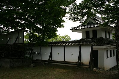 松の丸の隅櫓と城壁