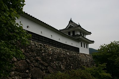 桜の丸隅櫓と城壁、石垣