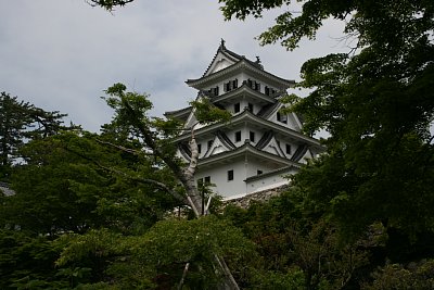 本丸西側から見た天守